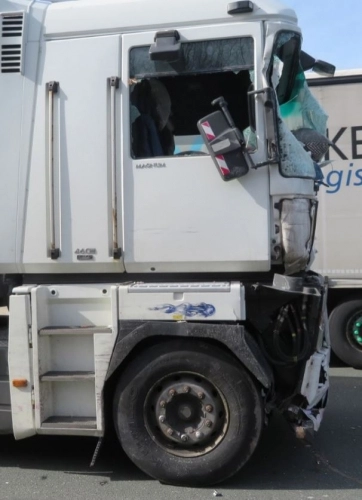 Polska ciężarówka najechała na tył kampera [FOTO] - zdjęcie 5